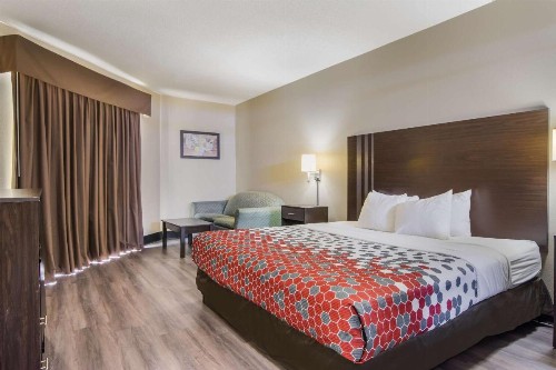 Econo Lodge South Garner - image 23