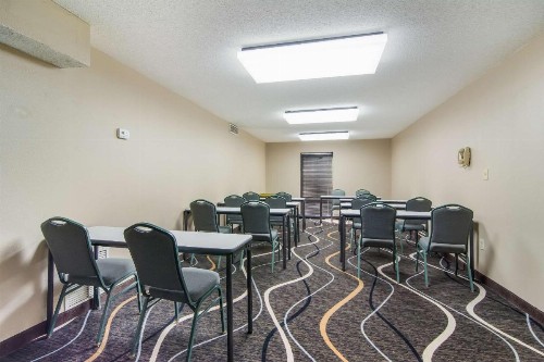 Econo Lodge South Garner - image 26
