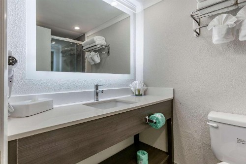 Clarion Pointe Raleigh Midtown - image 15