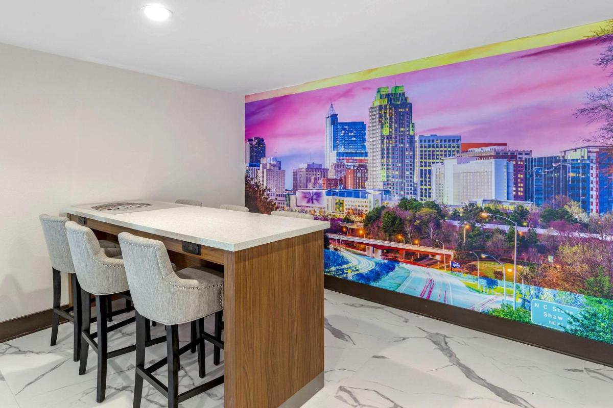 Clarion Pointe Raleigh Midtown - image 7