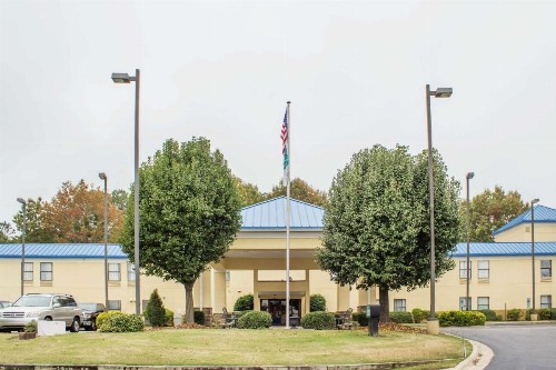 Quality Inn Raleigh near Walnut Creek Amphitheatre - image 1