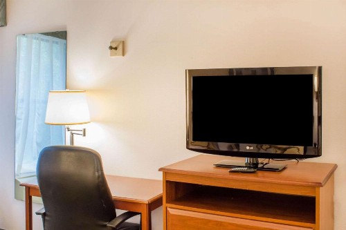 Quality Inn Raleigh near Walnut Creek Amphitheatre - image 17