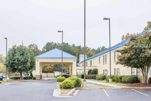 Quality Inn Raleigh near Walnut Creek Amphitheatre - image 2