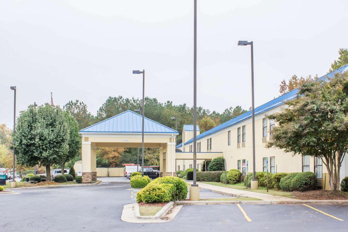 Quality Inn Raleigh near Walnut Creek Amphitheatre - image 2