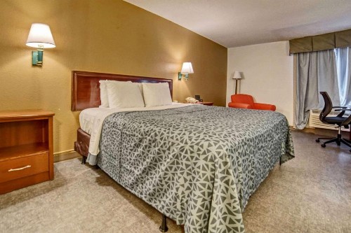 Quality Inn Raleigh near Walnut Creek Amphitheatre - image 27