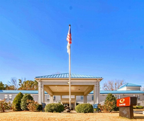 Quality Inn Raleigh near Walnut Creek Amphitheatre - image 3