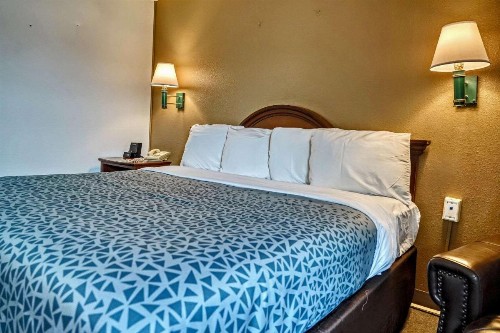 Quality Inn Raleigh near Walnut Creek Amphitheatre - image 35