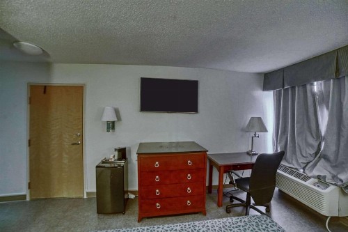 Quality Inn Raleigh near Walnut Creek Amphitheatre - image 37