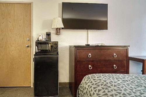 Quality Inn Raleigh near Walnut Creek Amphitheatre - image 38
