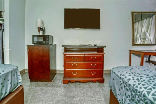 Quality Inn Raleigh near Walnut Creek Amphitheatre - image 44