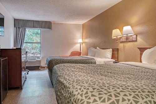 Quality Inn Raleigh near Walnut Creek Amphitheatre - image 47