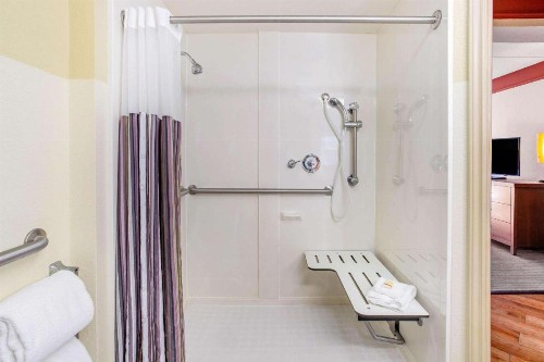 La Quinta by Wyndham Raleigh Crabtree - image 10
