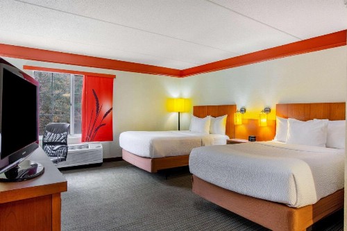 La Quinta by Wyndham Raleigh Crabtree - image 11