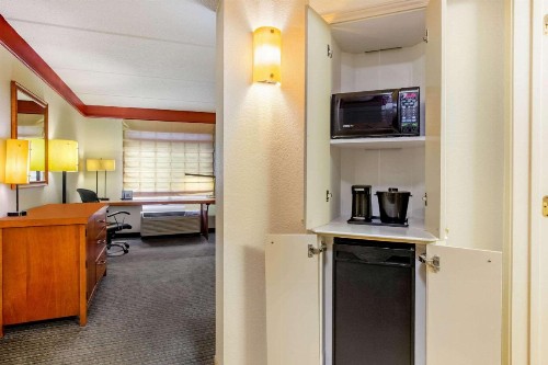 La Quinta by Wyndham Raleigh Crabtree - image 15