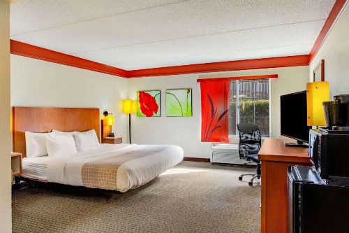 La Quinta by Wyndham Raleigh Crabtree - image 18