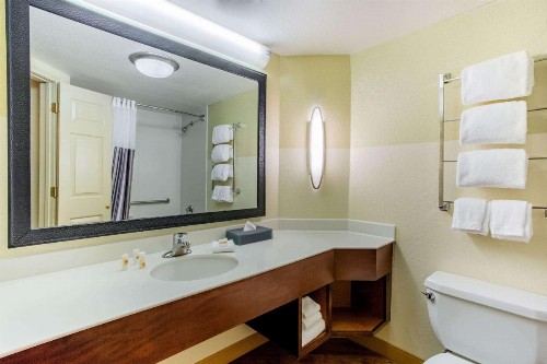 La Quinta by Wyndham Raleigh Crabtree - image 21