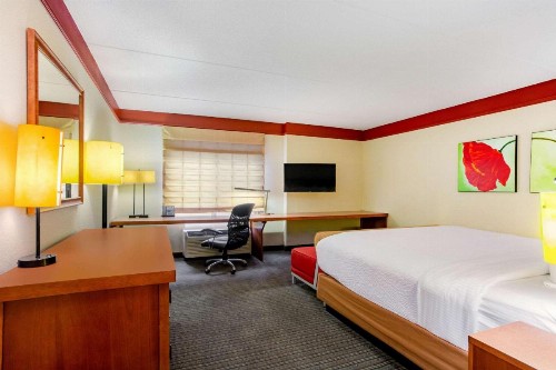 La Quinta by Wyndham Raleigh Crabtree - image 22