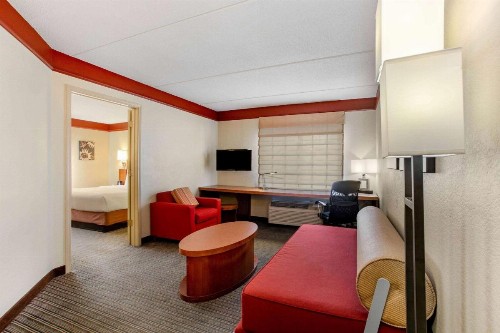 La Quinta by Wyndham Raleigh Crabtree - image 24