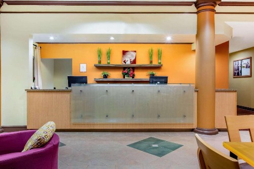 La Quinta by Wyndham Raleigh Crabtree - image 5