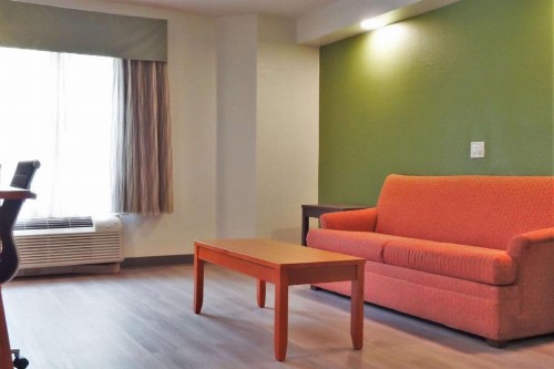 Quality Inn & Suites Raleigh North Raleigh - image 11