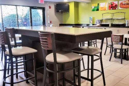 Quality Inn & Suites Raleigh North Raleigh - image 15