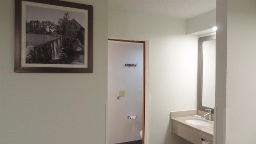 Quality Inn & Suites Raleigh North Raleigh - image 22