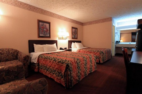 Americas Best Value Inn North Capital - image 12