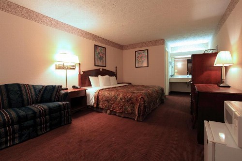Americas Best Value Inn North Capital - image 16