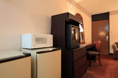 Americas Best Value Inn North Capital - image 3