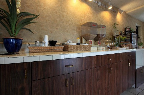 Americas Best Value Inn North Capital - image 6