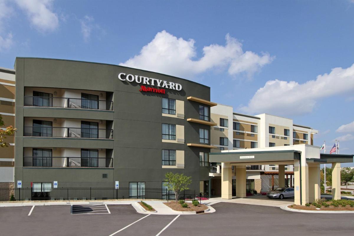 Courtyard by Marriott Raleigh North/Triangle Town Center - image 3