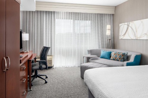 Courtyard by Marriott Raleigh North/Triangle Town Center - image 7