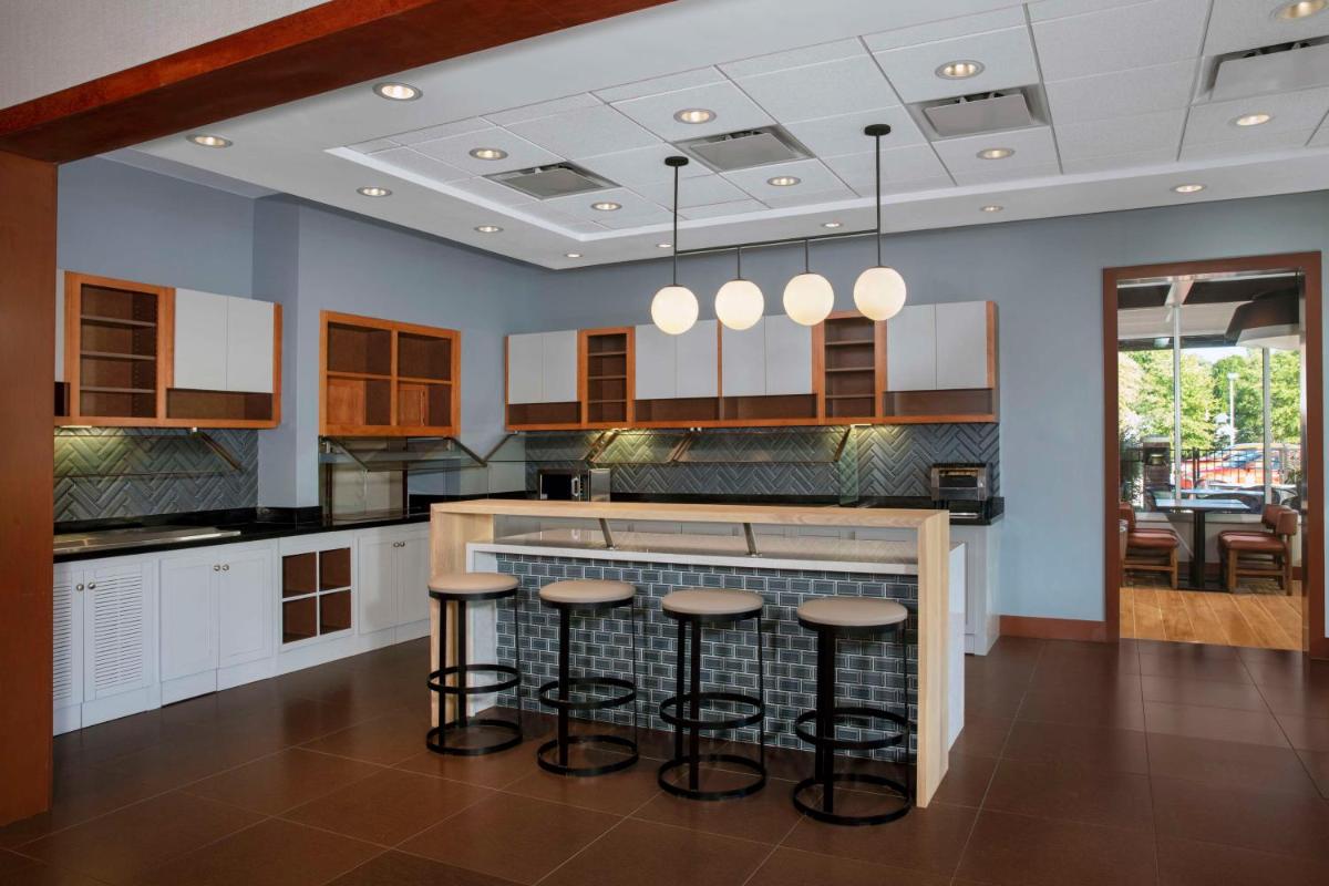 Hyatt Place Raleigh Cary - image 4