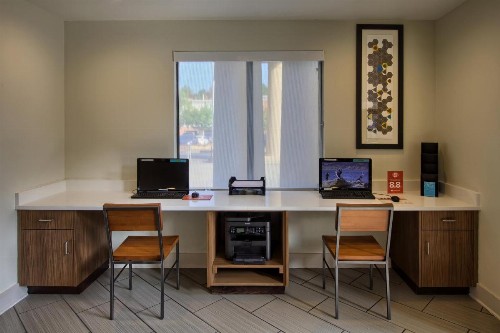 Holiday Inn Express Hotel & Suites Raleigh North - Wake Forest an IHG Hotel - image 10