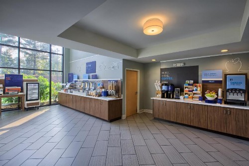 Holiday Inn Express Hotel & Suites Raleigh North - Wake Forest an IHG Hotel - image 11