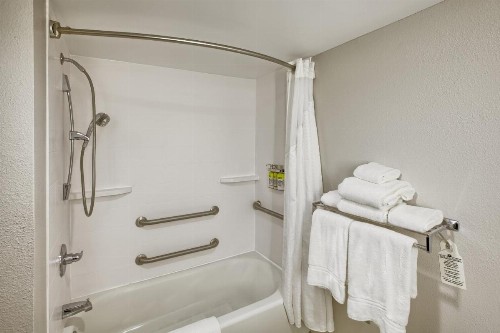 Holiday Inn Express Hotel & Suites Raleigh North - Wake Forest an IHG Hotel - image 2