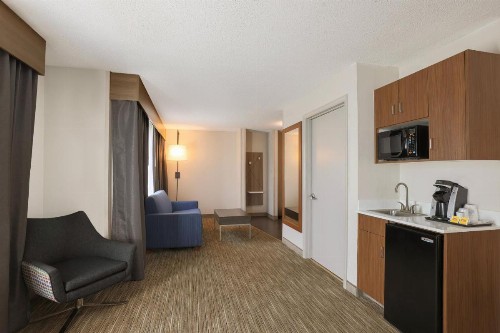 Holiday Inn Express Hotel & Suites Raleigh North - Wake Forest an IHG Hotel - image 21