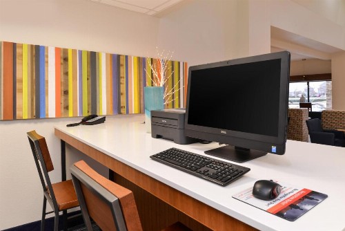 Holiday Inn Express & Suites Raleigh NE - Medical Ctr Area an IHG Hotel - image 10