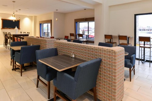 Holiday Inn Express & Suites Raleigh NE - Medical Ctr Area an IHG Hotel - image 17