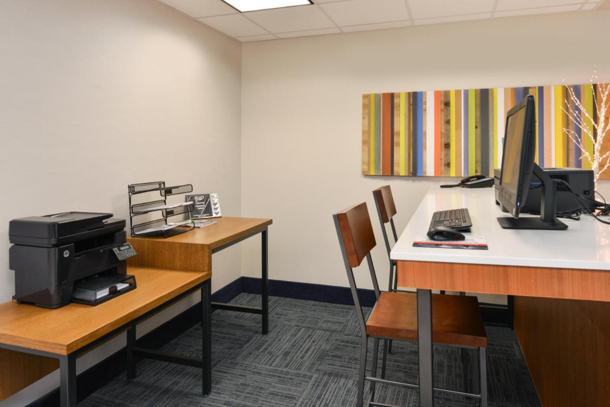 Holiday Inn Express & Suites Raleigh NE - Medical Ctr Area an IHG Hotel - image 7
