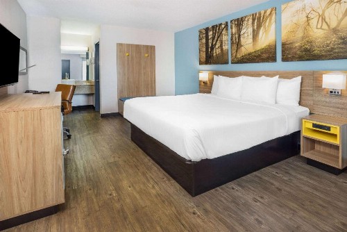 Days Inn by Wyndham Raleigh Glenwood-Crabtree - image 11
