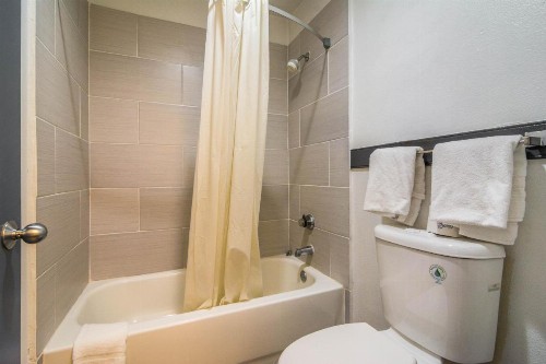 Days Inn by Wyndham Raleigh Glenwood-Crabtree - image 13