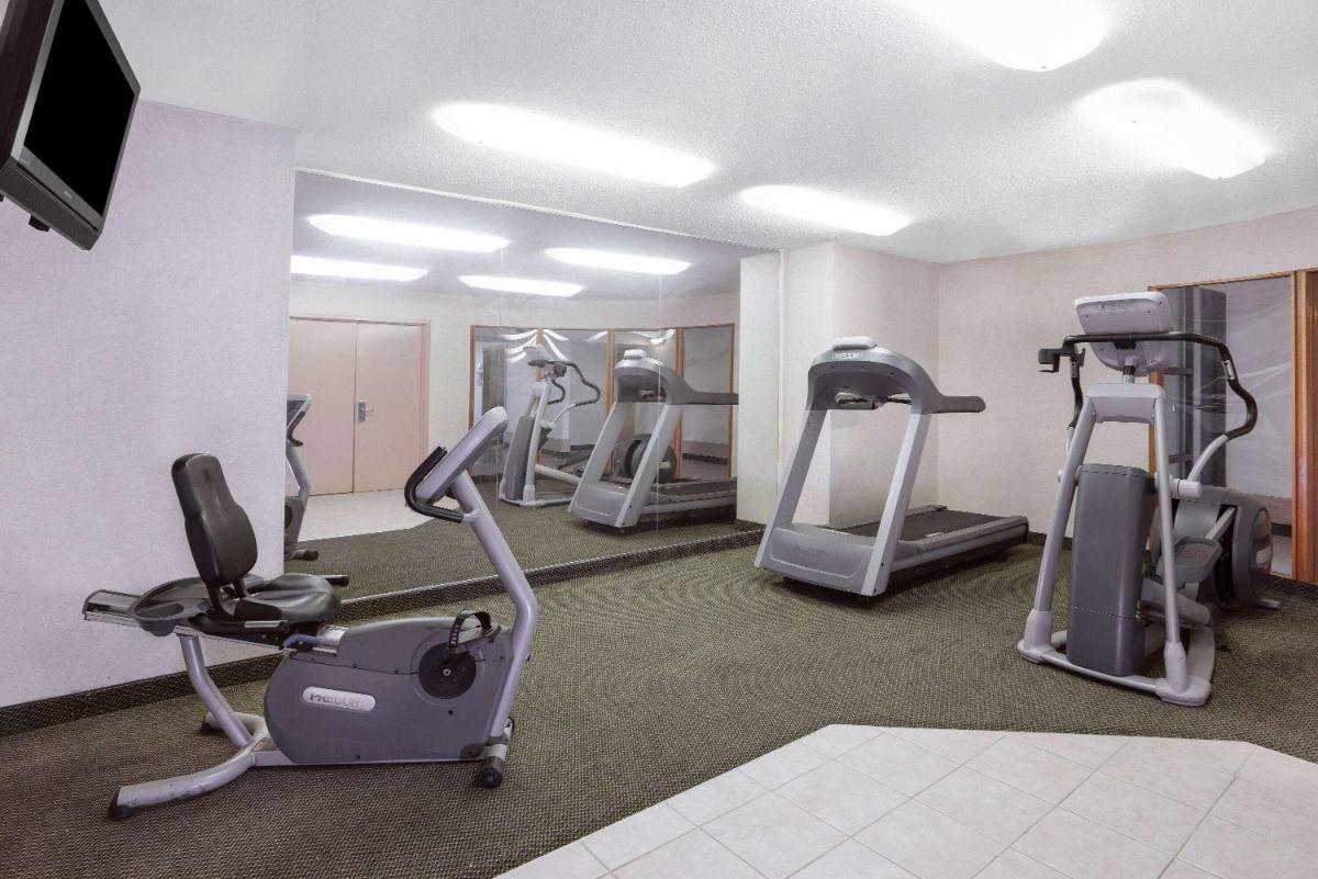 Days Inn by Wyndham Raleigh Glenwood-Crabtree - image 2