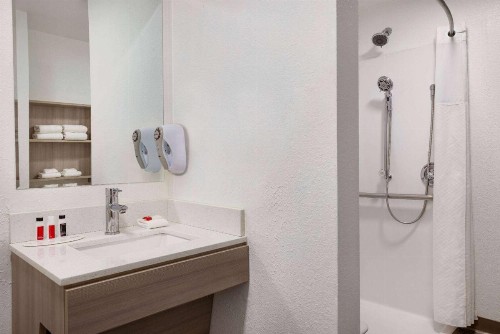 Microtel Inn & Suites by Wyndham Raleigh - image 34
