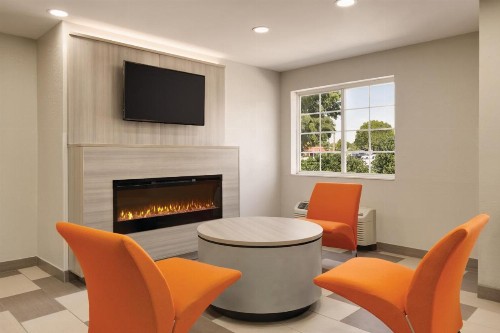 Microtel Inn & Suites by Wyndham Raleigh - image 43
