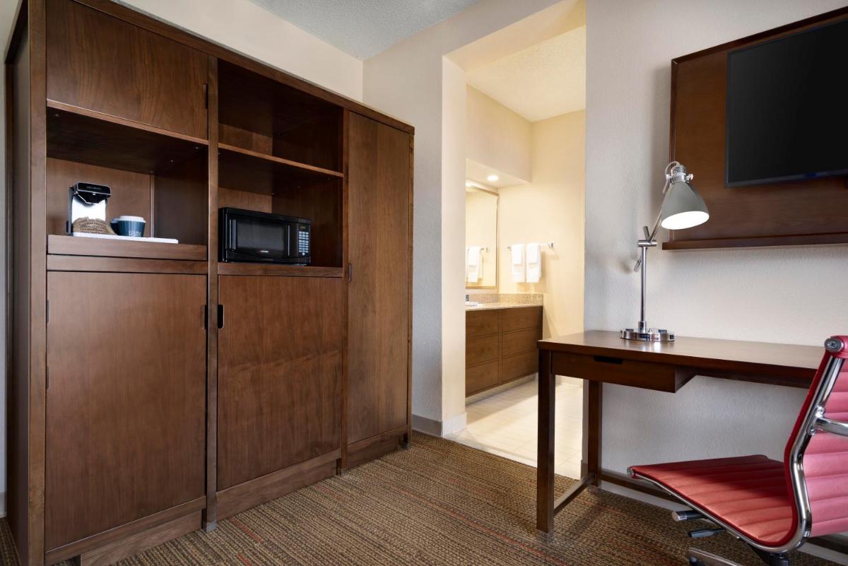 Four Points by Sheraton Raleigh North - image 5