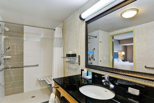 Hampton Inn & Suites Crabtree - image 18
