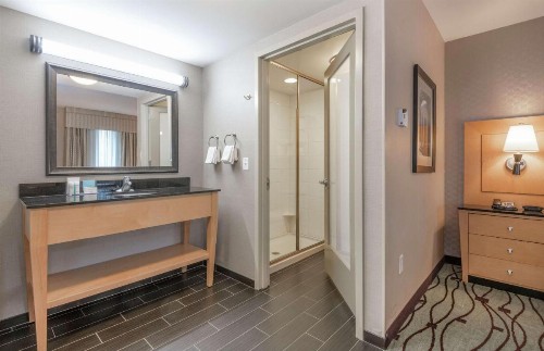 Hampton Inn & Suites Crabtree - image 21
