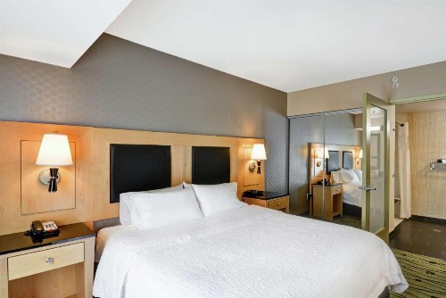 Hampton Inn & Suites Crabtree - image 26