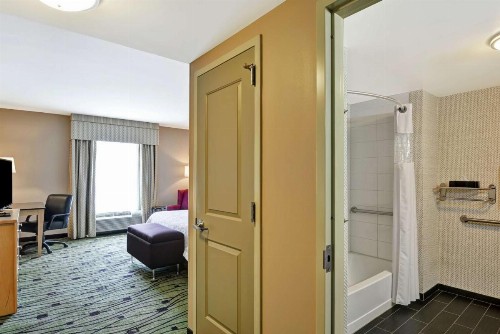 Hampton Inn & Suites Crabtree - image 27